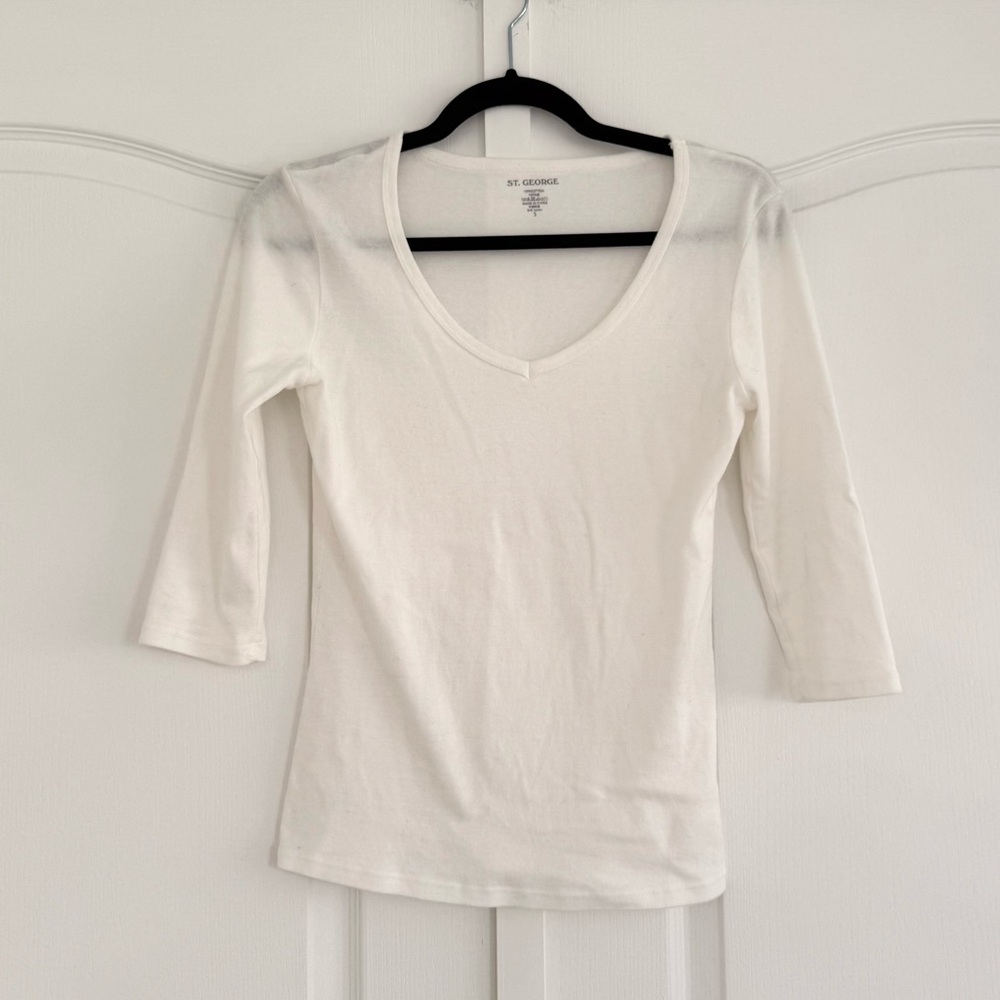 NEW Brandy Melville Josephine 3/4 Sleeve V-Neck Tee